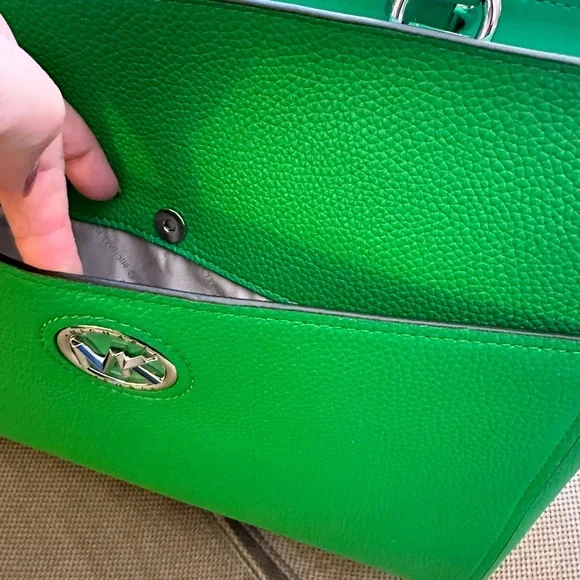 Palm Green Michael Kors Samira Large Pebbled Leather Tote Bag--"Palm Green" - Picture 3 of 8